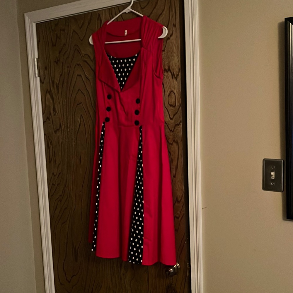 Never worn! Too small in the waist for me, 60’s style